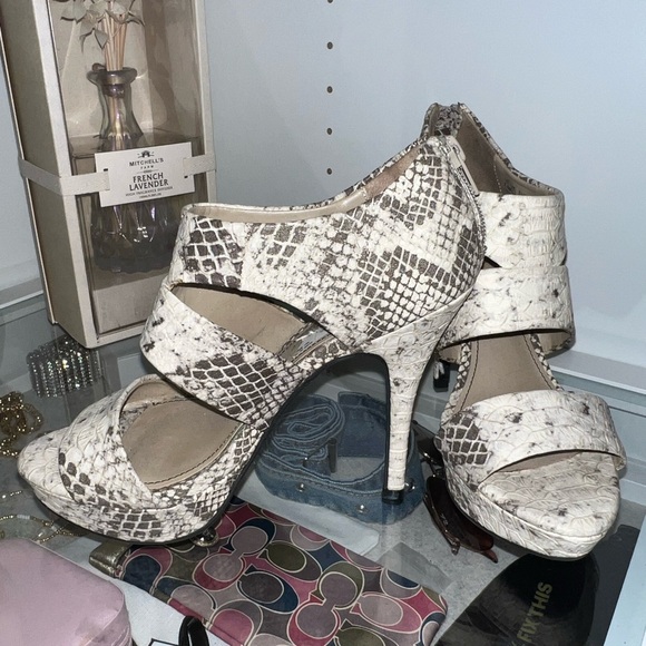 Snakeskin heels - Picture 2 of 5